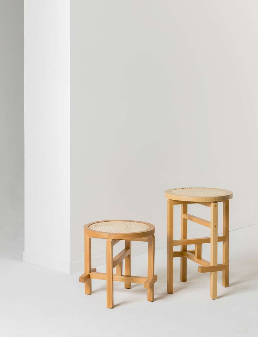 Cruzeiro de Pipa Stool em madeira maciça e palhinha